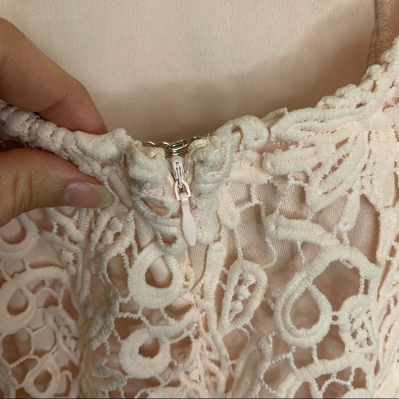 Lulu’s lace overlay  peach dress size small open back - Picture 8 of 11